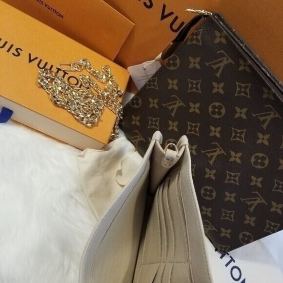 LOUIS VUITTON TOILETRIES BAG 26 MONOGRAM - Picture 6 of 14